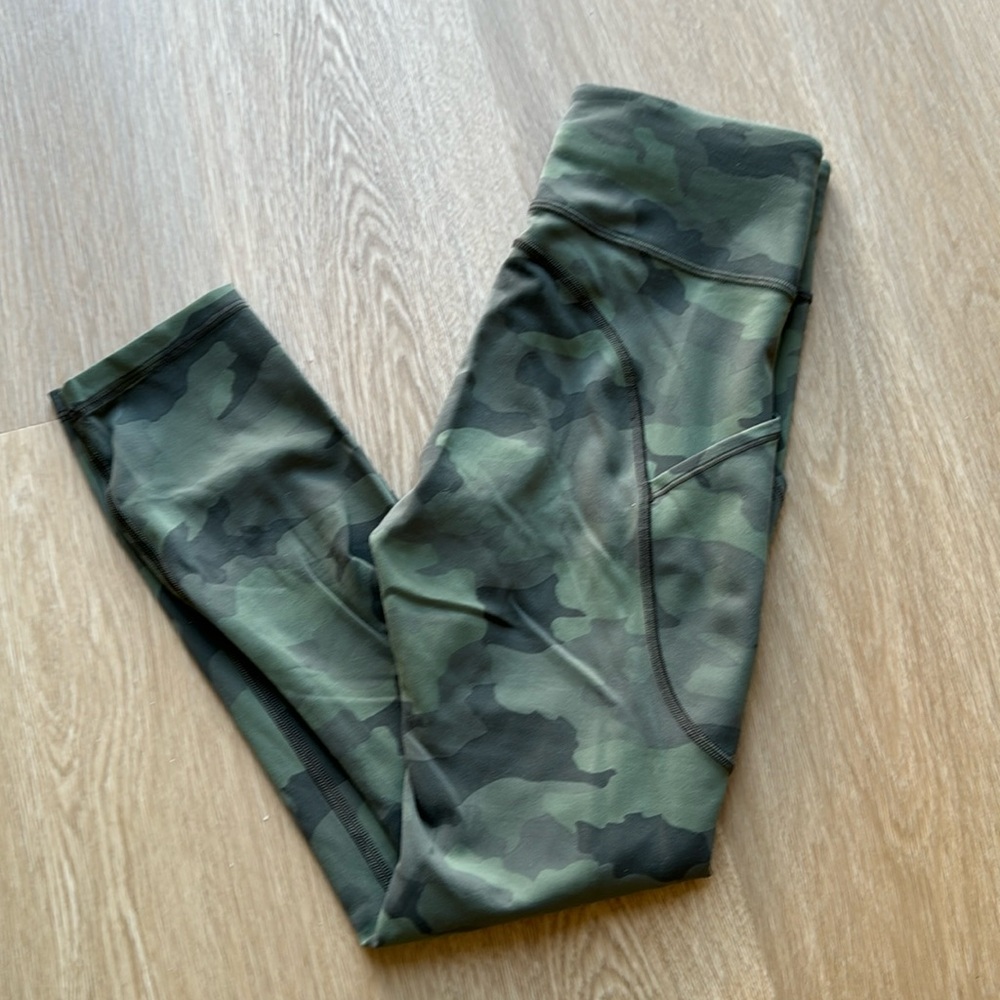 Lululemon, Size 4, Army Print
